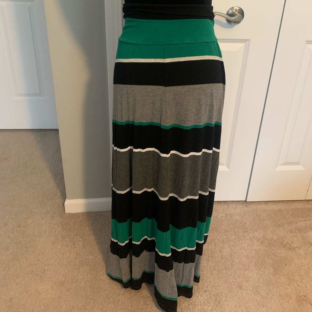Plus Sized Maxi skirt - Picture 3 of 5